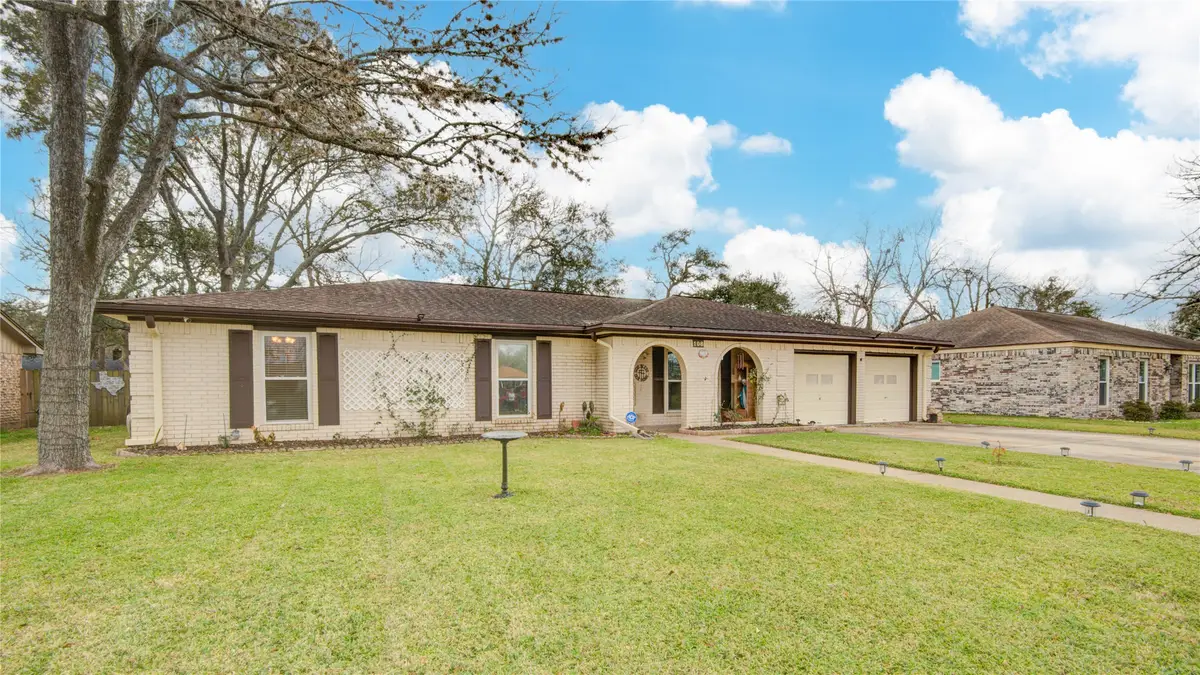 108 Spruce Street, Lake Jackson, TX 77566 - #1