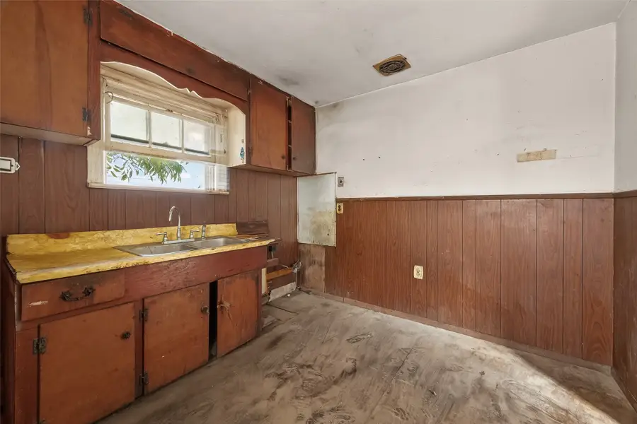 216 Burress Street, Houston, TX 77022 - Image #3