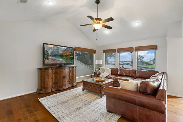 3930 Knollcrest Drive, Montgomery, TX 77356