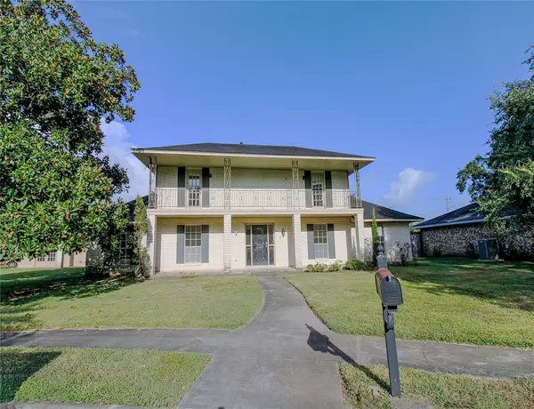 2 Elm Place, Angleton, TX 77515