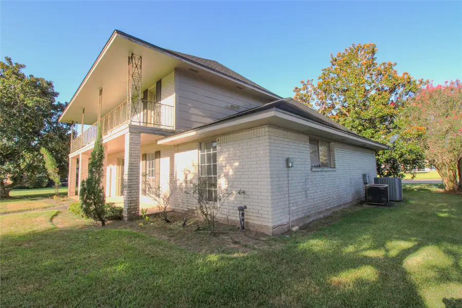 2 Elm Place, Angleton, TX 77515 - #2