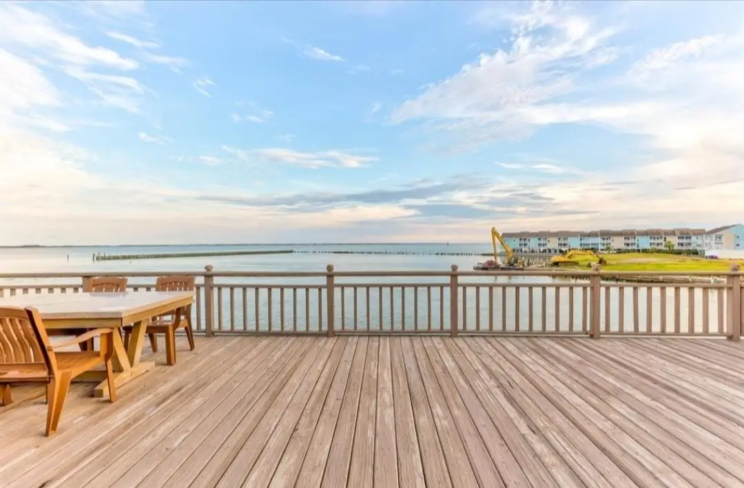 423 Hana Drive, Tiki Island, TX 77554 - #1