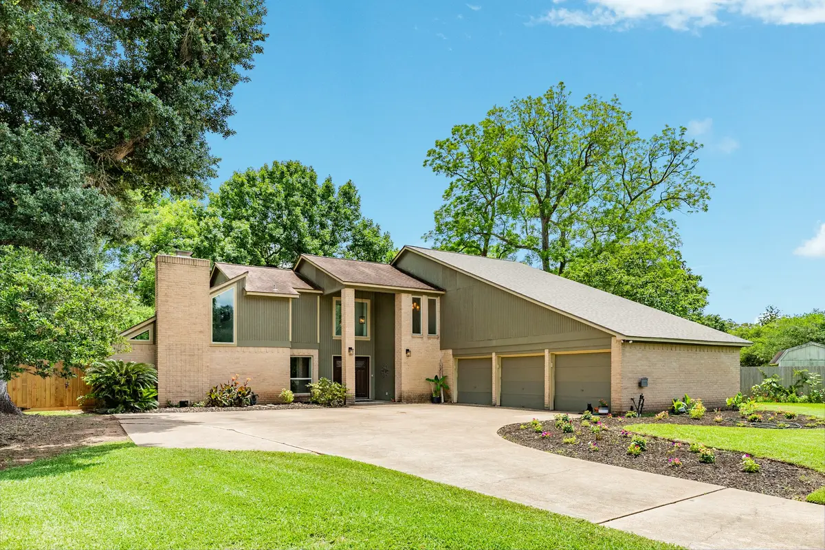 202 Raintree Lane, Lake Jackson, TX 77566 - #1