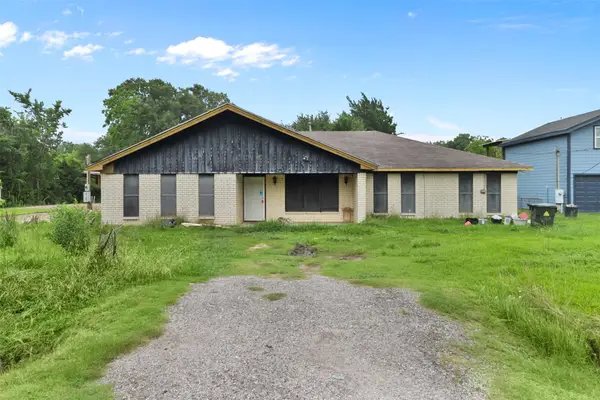 4717 17th Street, Bacliff, TX 77518