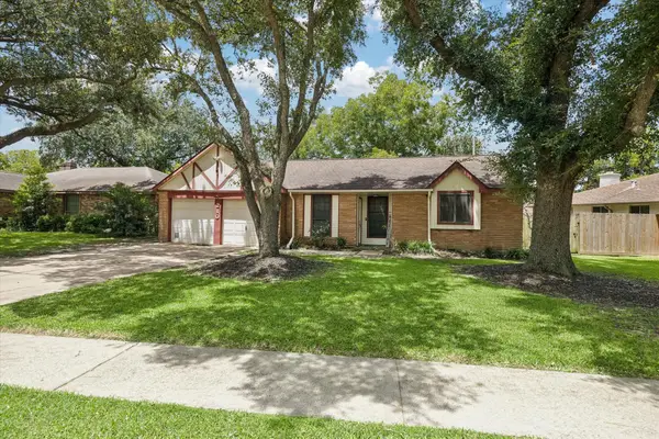 210 Brandywyne Drive, Friendswood, TX 77546