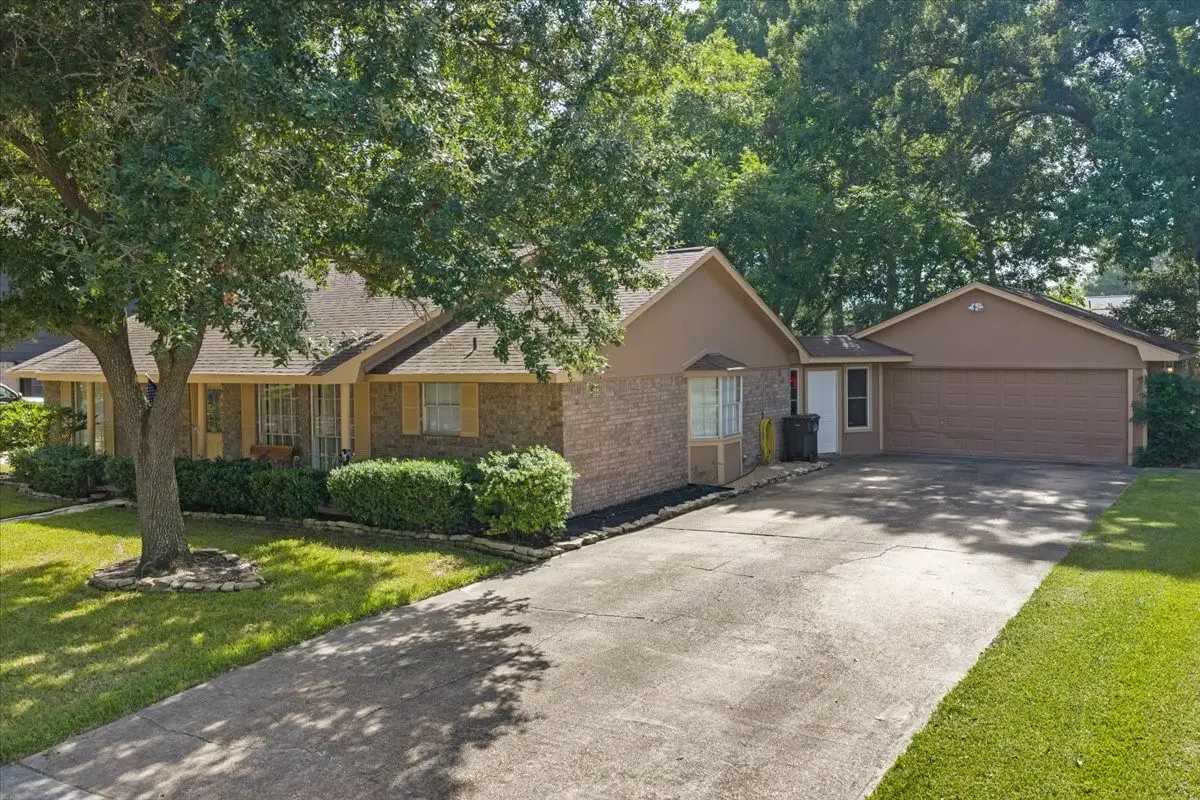 12615 Old River Drive, Monterey Belvieu, TX 77523 - #1