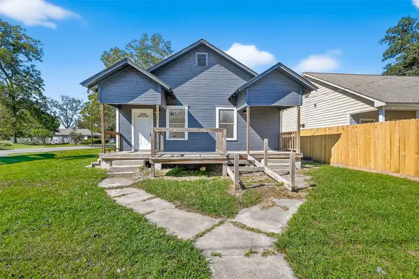 301 E 3rd Street E, Sweeny, TX 77480