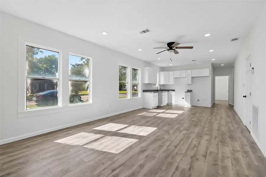 301 E 3rd Street E, Sweeny, TX 77480 - Image #3