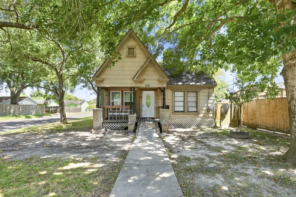 800 E Lobit Street, Baytown, TX 77520 - #1