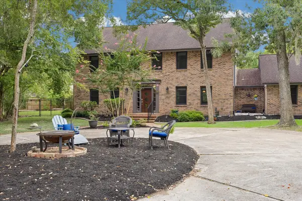906 Quaker Bend Drive, Friendswood, TX 77546