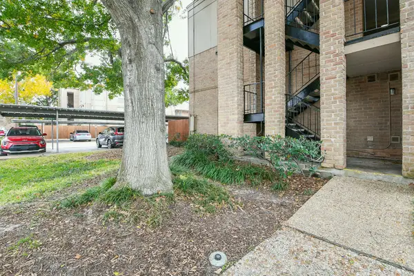 4641 Wild Indigo Street #450, Houston, TX 77027