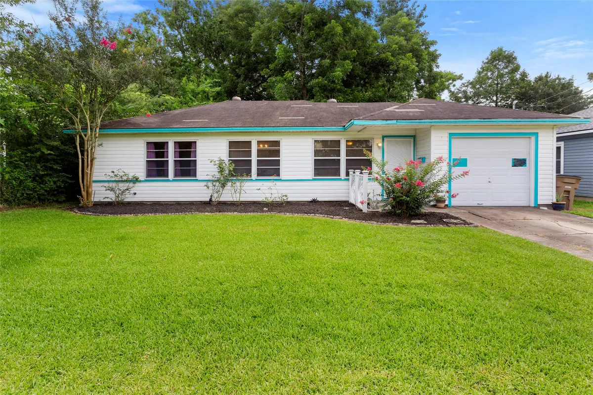 4010 Victoria Avenue, Dickinson, TX 77539 - #1