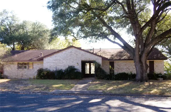 605 S Summit Street, Weimar, TX 78962