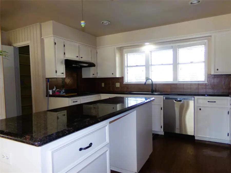 605 S Summit Street, Weimar, TX 78962 - Image #3