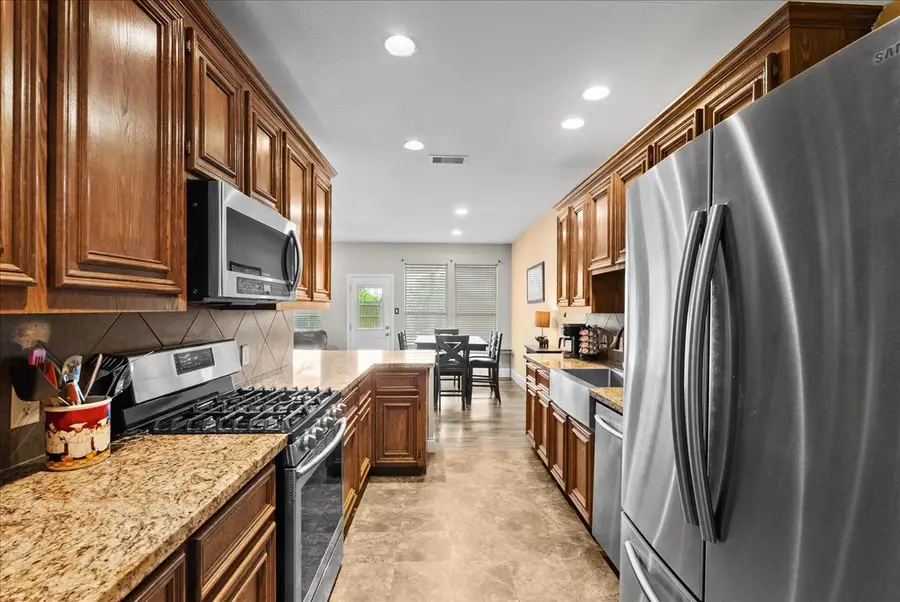 838 San Jacinto Circle, Baytown, TX 77521 - #3