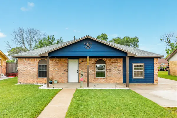 5107 2nd Street, Danbury, TX 77534