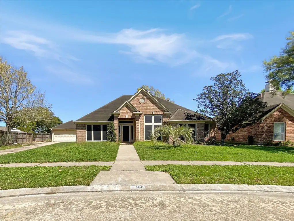 109 Smokey Lake Lane, Dickinson, TX 77539 - #1