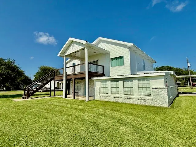 16 Trout Street, Palacios, TX 77465 - #3