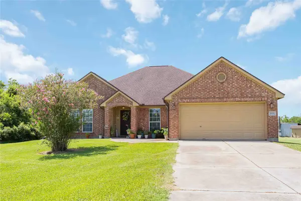 8686 Fm-2004, Santa Fe, TX 77510