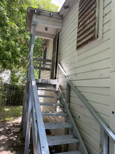 215 3rd Avenue N, Texas City, TX 77590