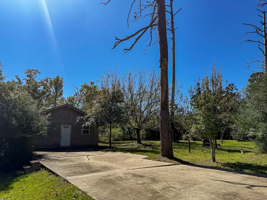 142 W Hickory Cove, Onalaska, TX 77360 - Image #2