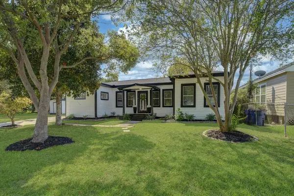 6405 Woodrow Street, Texas City, TX 77591