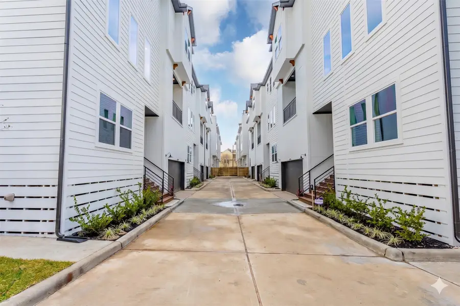 1439 W 25th Street #B, Houston, TX 77008 - #3