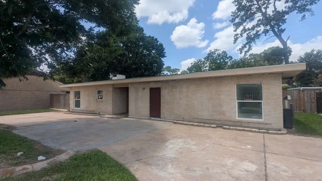 6815 Moss Oaks Drive, Houston, TX 77050 - #1