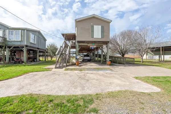 5117 S 15th Avenue, Sabine Pass, TX 77655