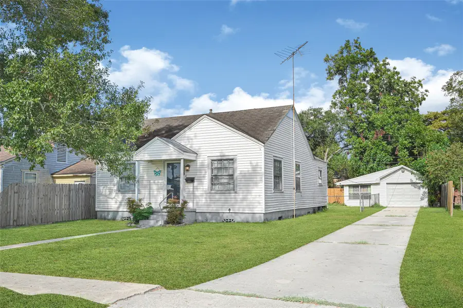 105 Highway Boulevard, Baytown, TX 77520 - #2