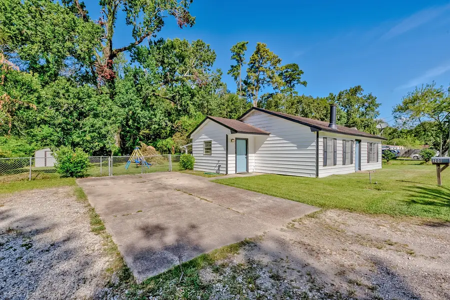 200 Lynwood Street, Vidor, TX 77662 - #3