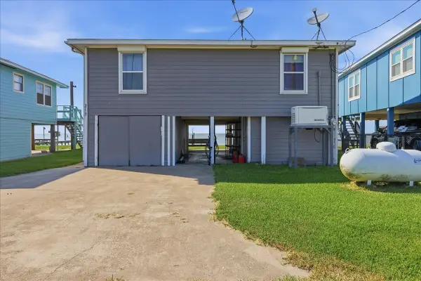 217 Captains Road, Anahuac, TX 77514