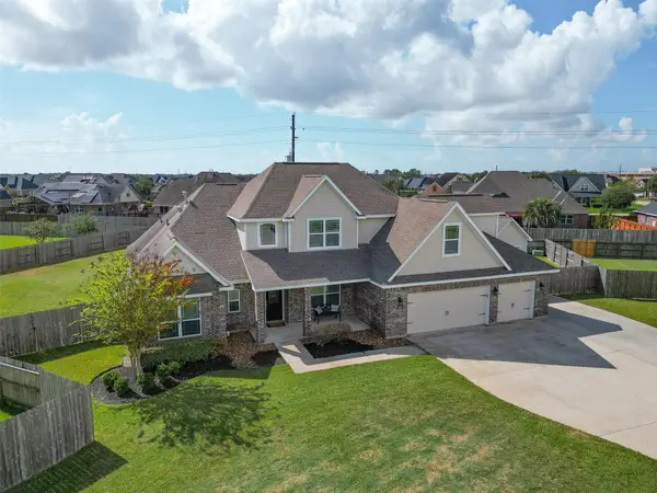 9642 Keeneland Circle, Mont Belvieu, TX 77523
