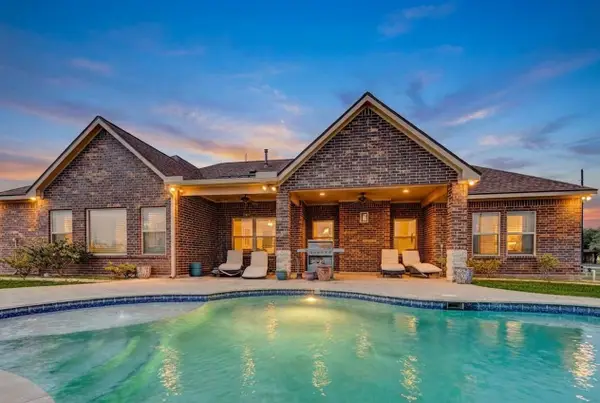 2688 Settlers Way Drive, Sealy, TX 77474