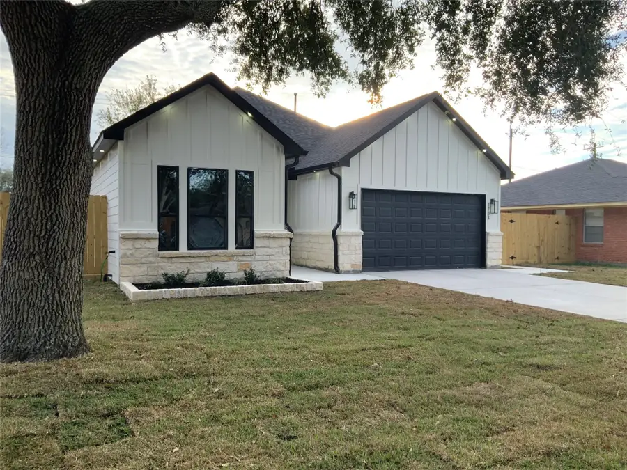 1703 Colby Drive, Baytown, TX 77520 - Image #3