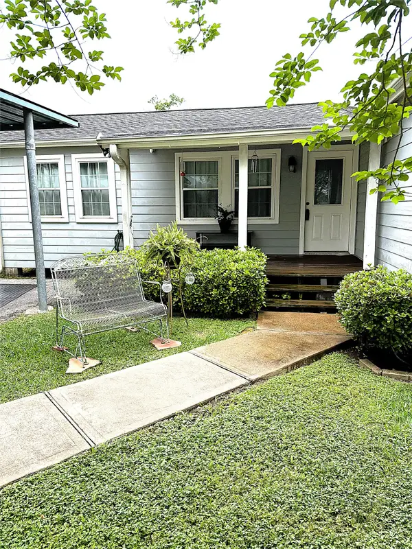 828 Robinson Road, La Porte, TX 77571