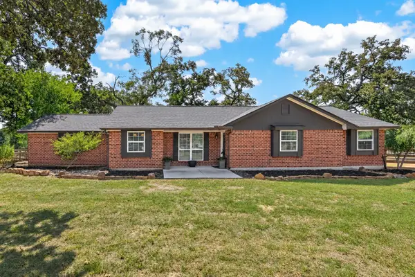 8 Riverwood Lane, Hempstead, TX 77445