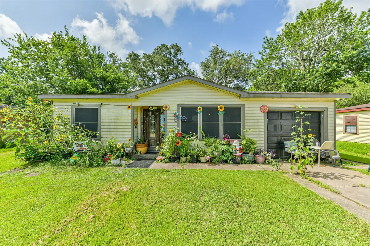 607 Honeysuckle Drive, La Marque, TX 77568 - #1