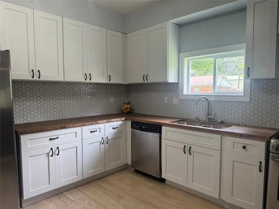 125 N Shirley Street, Alvin, TX 77511 - #3
