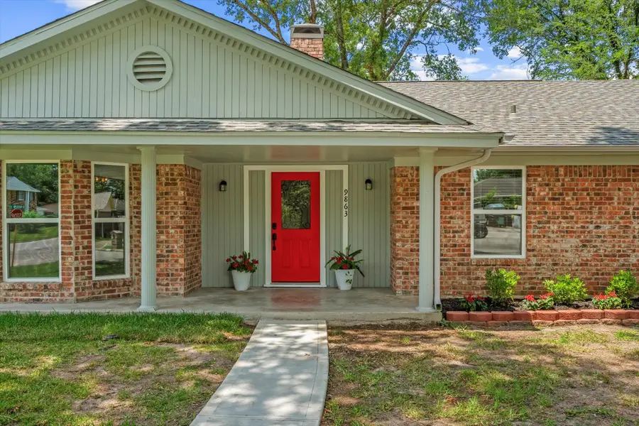 9863 Swan Court, Conroe, TX 77385 - Image #2