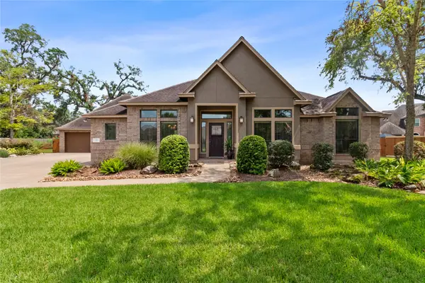 55 Canyon Oak Court, Lake Jackson, TX 77566