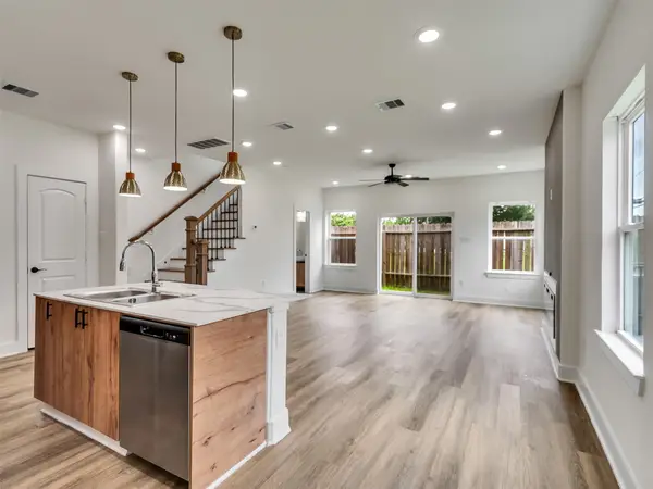 855 S Victory Drive #C, Houston, TX 77088