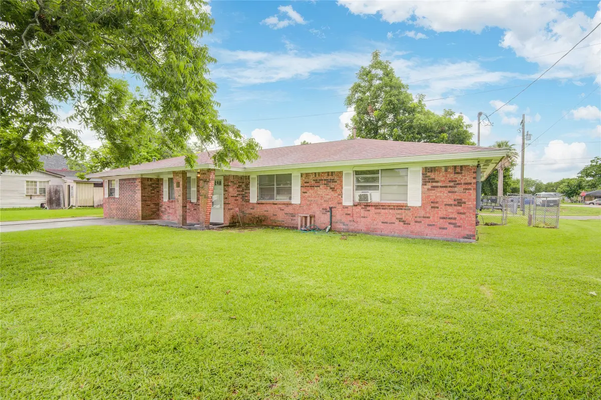 1421 N Avenue S, Freeport, TX 77541 - #1