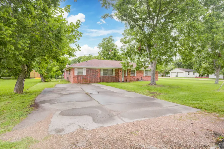 1421 N Avenue S, Freeport, TX 77541 - #3