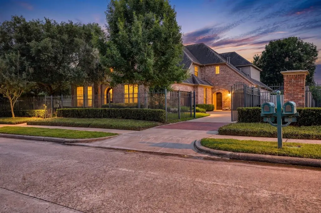 18 Waters Lake Boulevard, Missouri City, TX 77459 - #1