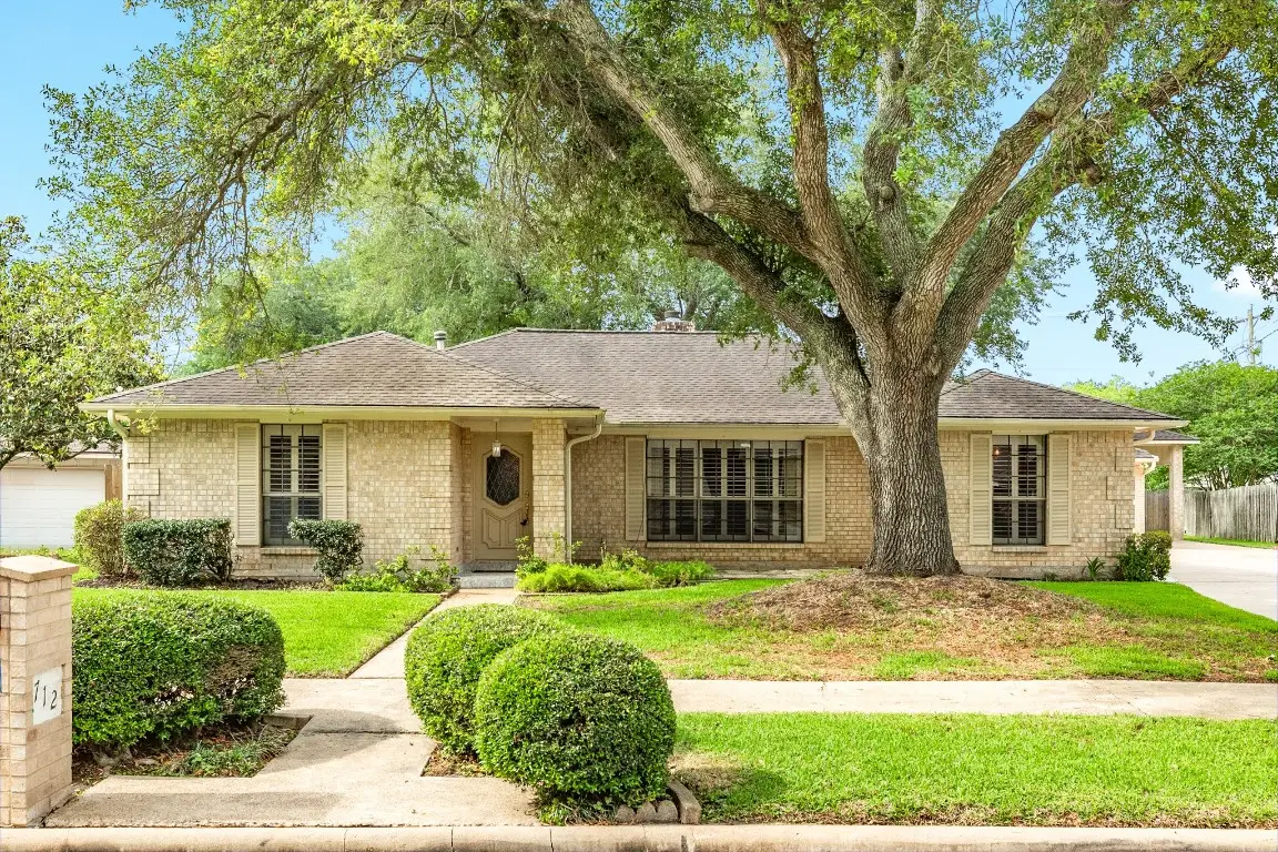 712 Browning Street, Angleton, TX 77515 - #1