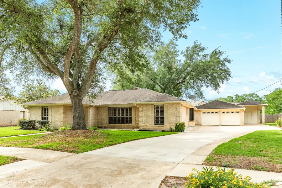 712 Browning Street, Angleton, TX 77515 - #2