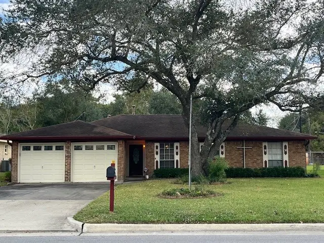 369 Windsor Square, Alvin, TX 77511 - Image #1