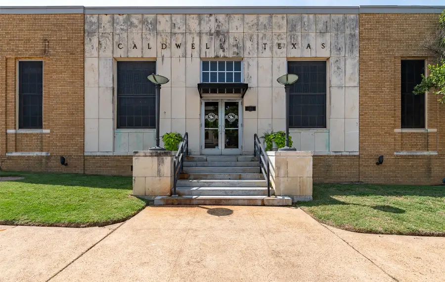 102 W Fox Street, Caldwell, TX 77836 - Image #3