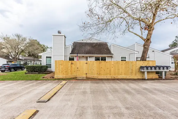 21 Hideaway Drive, Friendswood, TX 77546